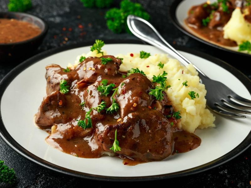 Kalbsleber in Rotweinsoße mit Kartoffelpüree