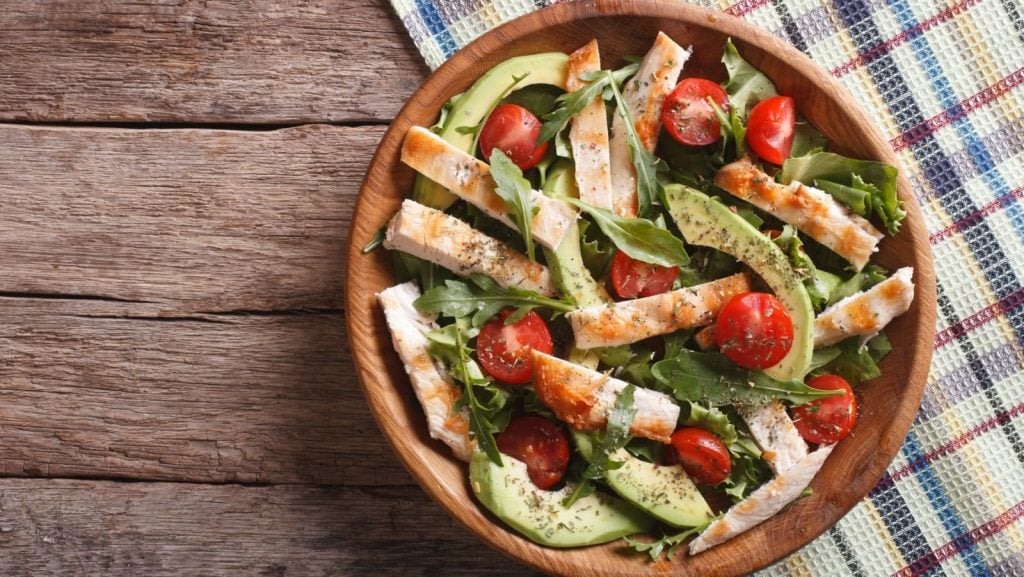 Avocado-Geflügel-Salat: Der gesunde Mittagssnack - EAT CLUB