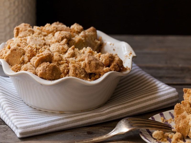 Apple Crumble in einer Schale