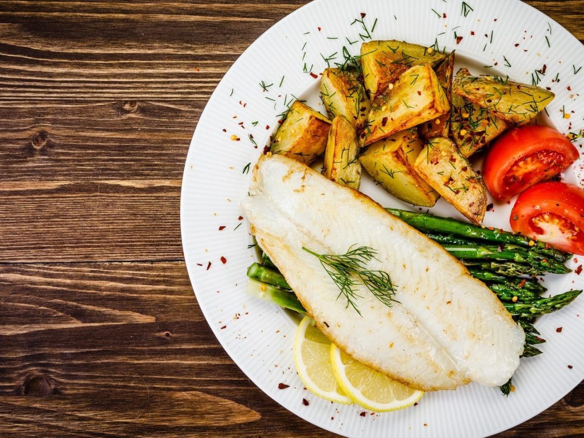 Kartoffel-Spargel-Gratin mit zarter Meerforelle und und Dill-Senf-Soße