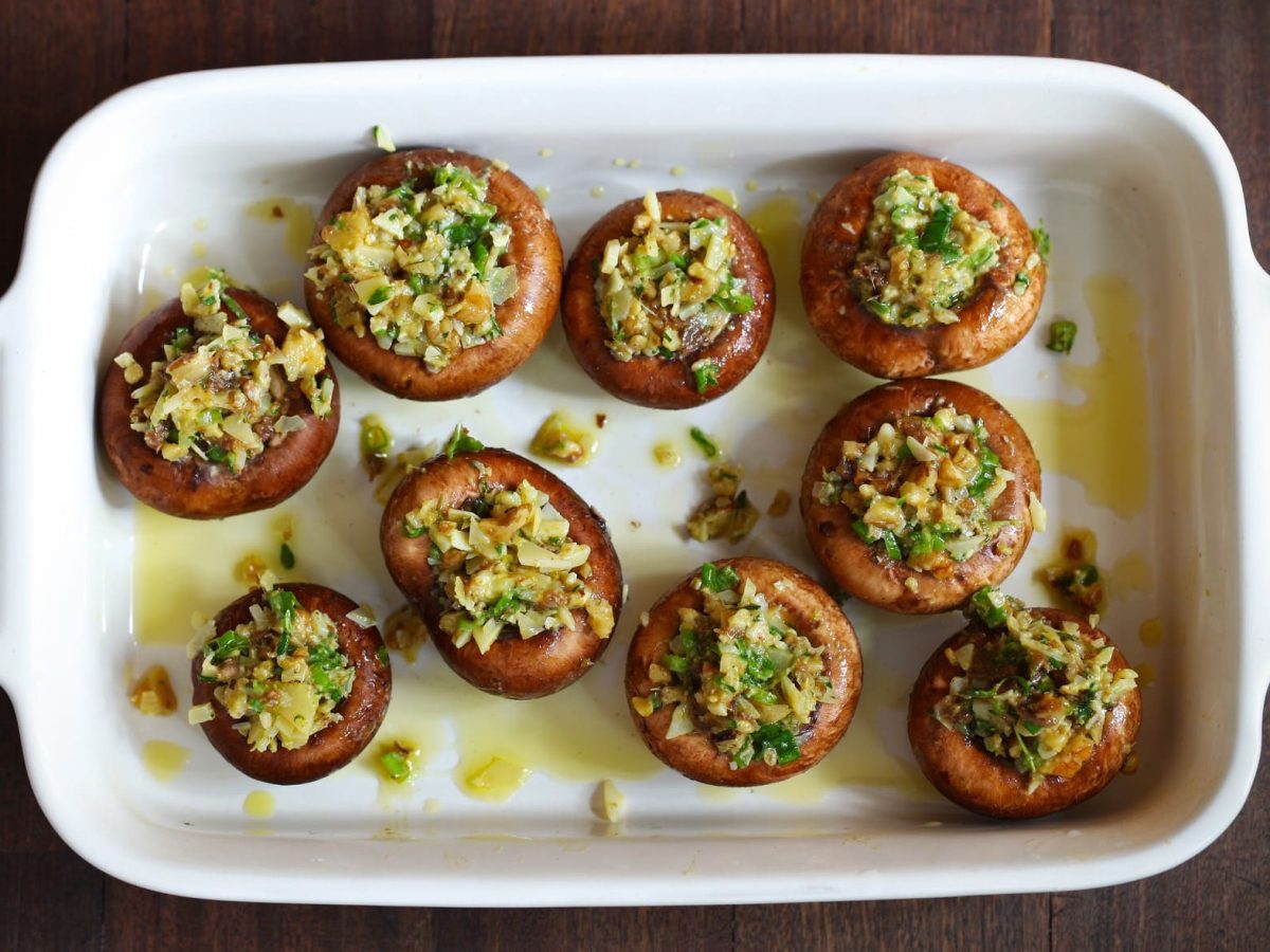 Champignons mit Veggie-Füllung