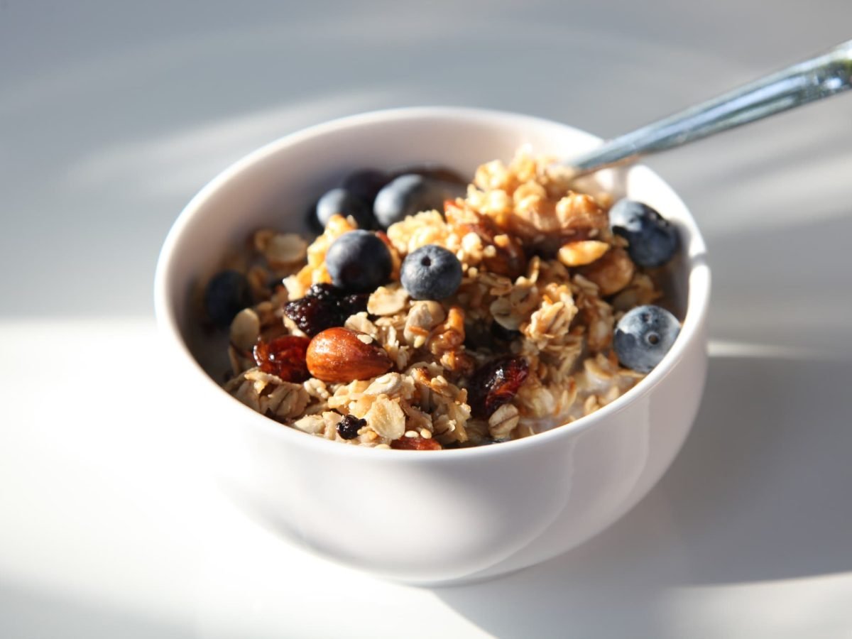 Eine Schale mit selbst gemachten Müsli.