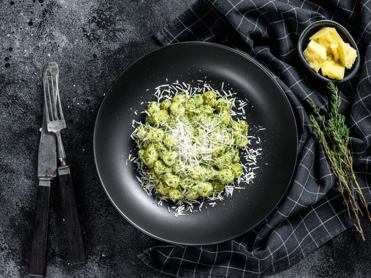 Selbst gemachte Spinat-Ricotta-Gnocchi mit Parmesan