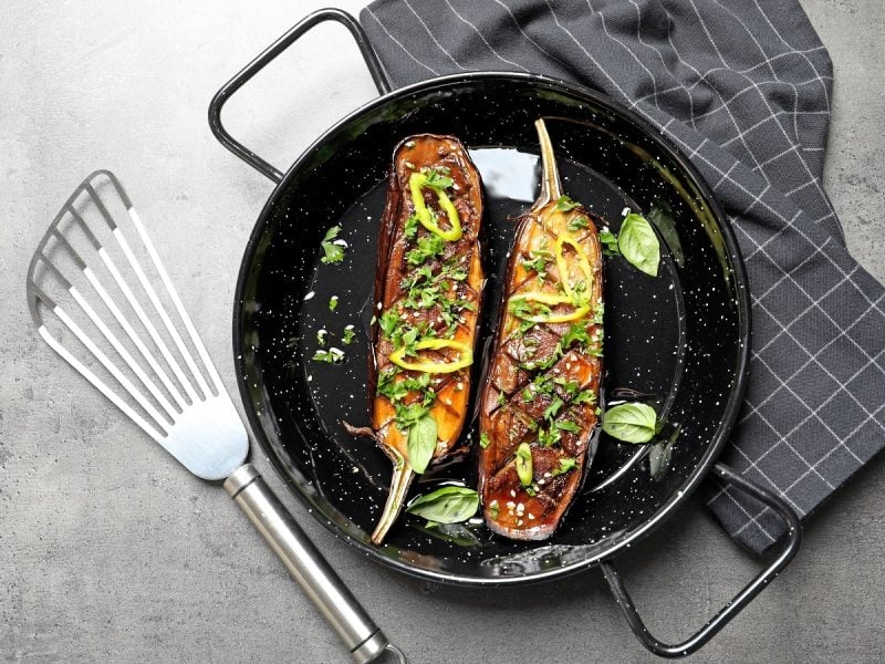 Gegrillte Aubergine mit Soja-Limetten-Vinaigrette