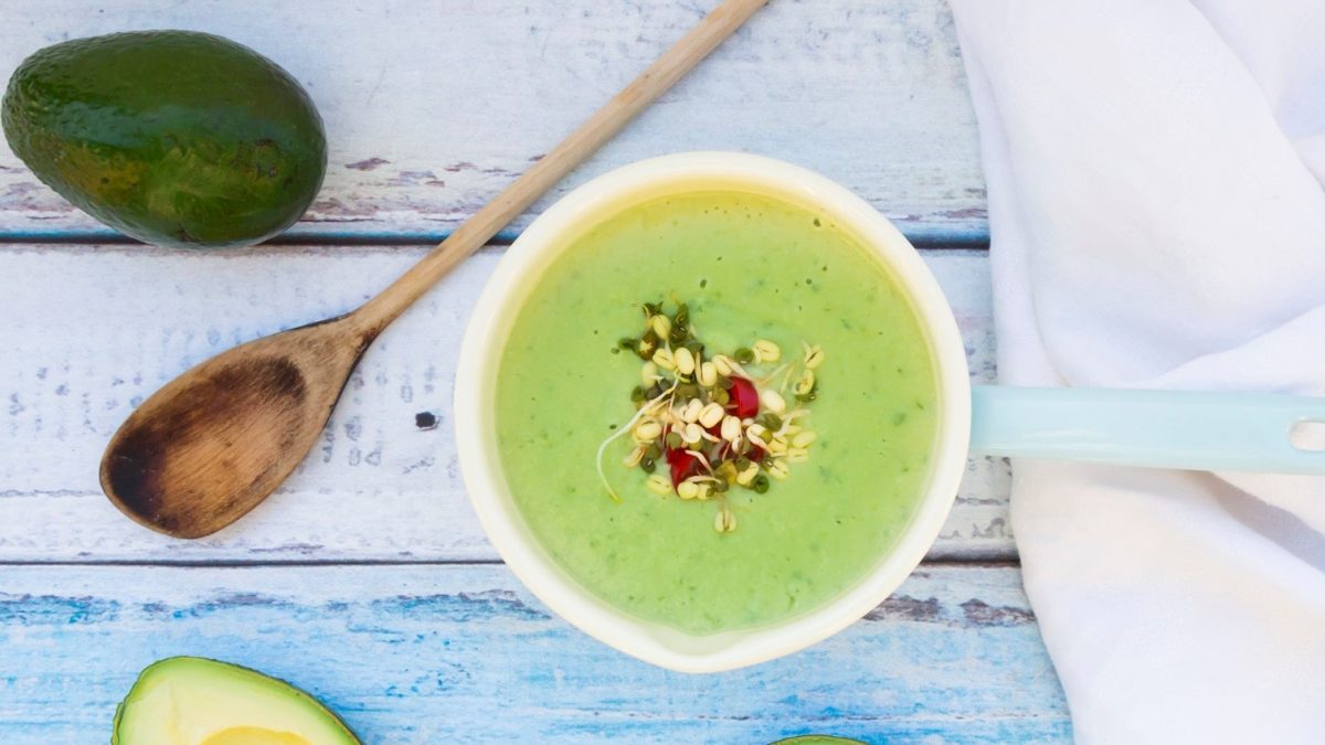 Kalte Gurken-Avocado-Suppe