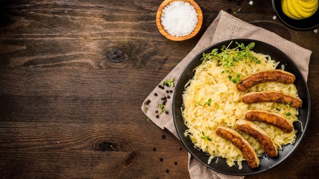 Nürnberger Würstchen mit Sauerkraut: Ein wärmender Herbst-Klassiker ...