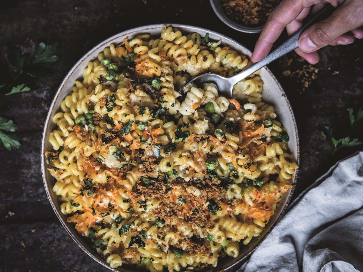 Scharfe Mac'n'Cheese, ein Rezept aus "Cosy Kitchen", auf einem Teller in der Draufsicht.