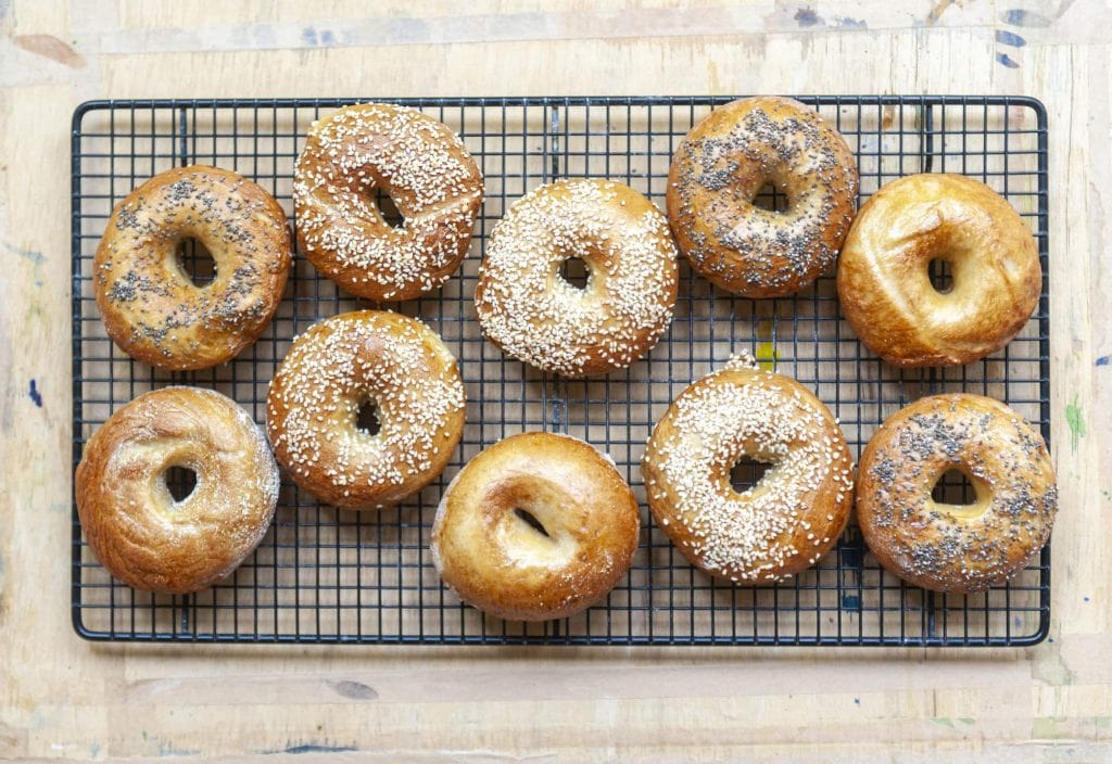 Die erstaunliche Geschichte des Bagels – und warum er so beliebt ist