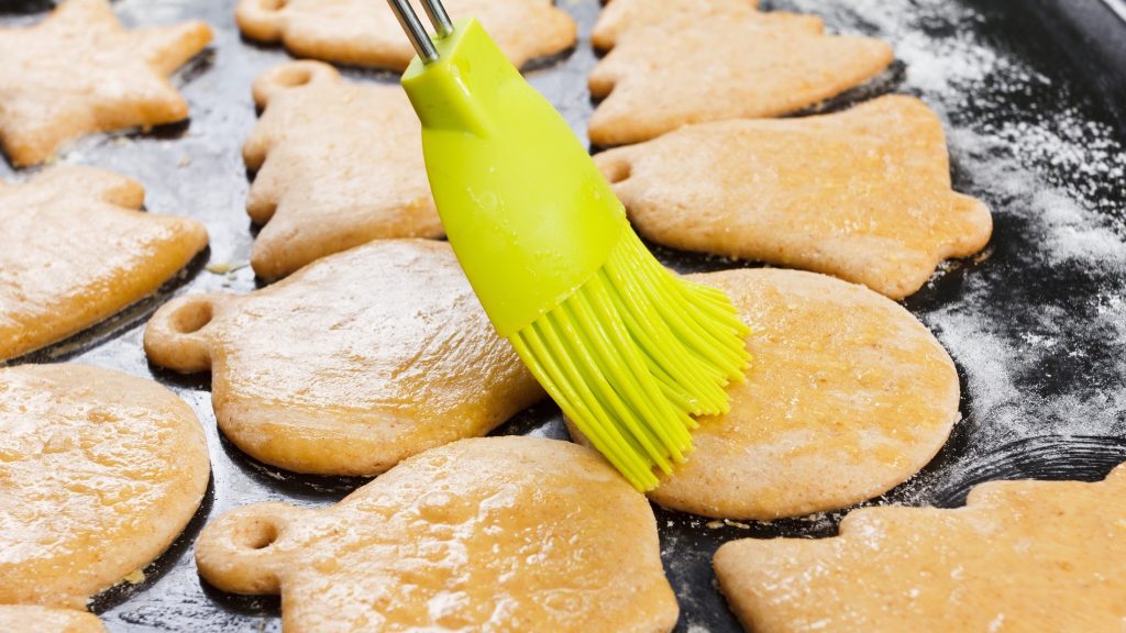 Plätzchen mit Eigelb bestreichen: Omas Trick für perfekten Glanz