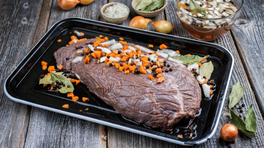 Welches Fleisch für Sauerbraten und wie einlegen: Wir sagen es dir!